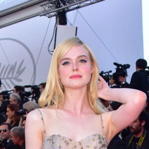 Elle Fanning à la montée des marches de la soirée du 70ème Anniversaire du Festival International du Film de Cannes, le 23 mai 2017. © Giancarlo Gorassini/Bestimage