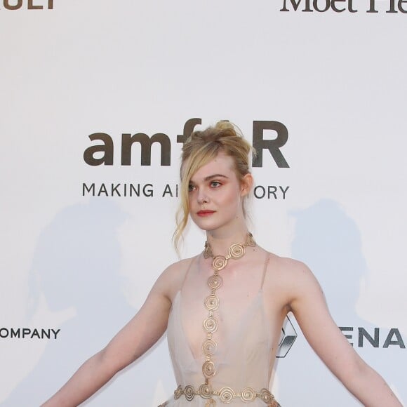 Elle Fanning - Photocall de la soirée "23th edition of AmfAR's Cinema Against AIDS" Gala à l'hôtel de l'Eden Roc au Cap d'Antibes, le 19 mai 2016, lors du 69 ème Festival International du Film de Cannes. © Dominique Jacovides/Bestimage