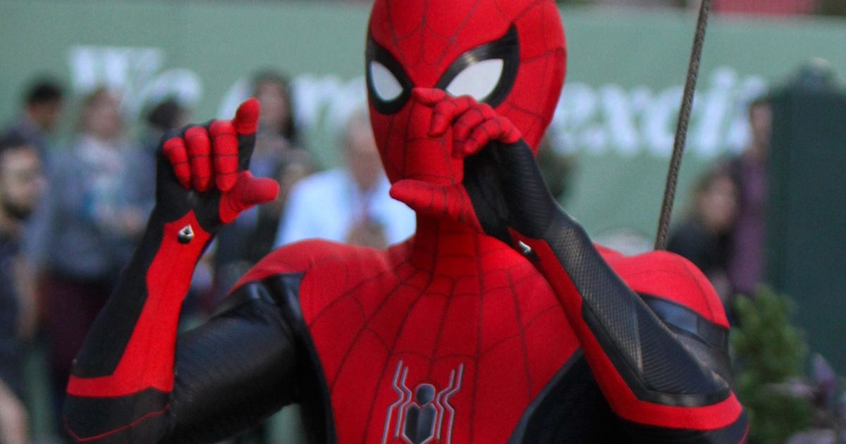 Spider Man Avec Tom Holland Et Zendaya Tom Holland et Zendaya sur le tournage de Spider-Man: Far From Home à