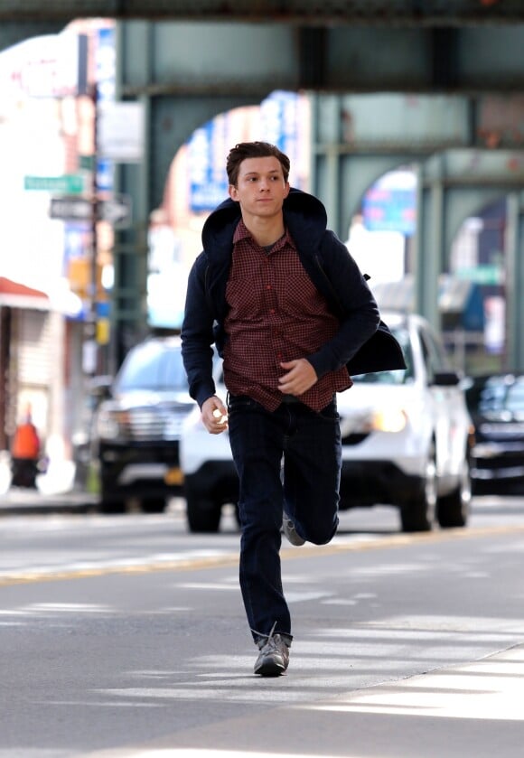 Tom Holland sur le tournage du film "Spider-Man : Far From Home" à Brooklyn, New York, le 16 octobre 2018.