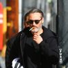 Joaquin Phoenix fume une cigarette à son arrivée à l'émission Jimmy Kimmel Live à Los Angeles, le 1er octobre 2019