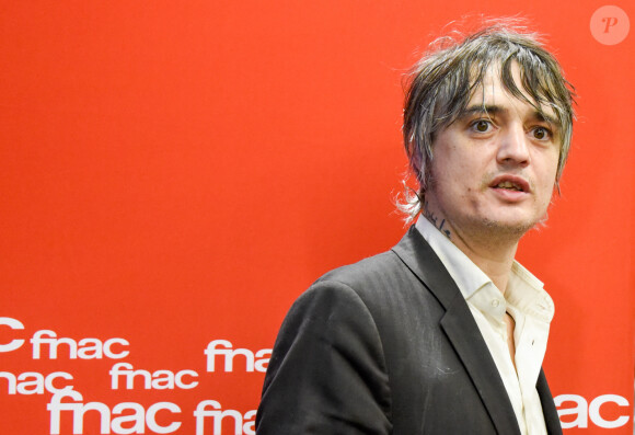 Pete Doherty (Peter Doherty) & The Puta Madres arrivent à la Fnac des Halles pour une séance de dédicaces pour la sortie du nouvel album Peter Doherty & The Puta Madres le 15 Mai 2019.