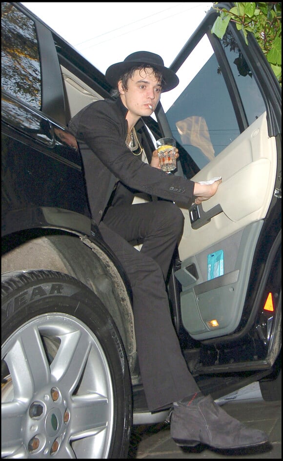 Pete Doherty arrive à Londres, en 2007. 