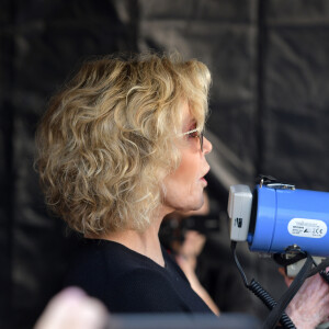 Jane Fonda - Traditionnel remake du célèbre film de Louis Lumière de 1895 "La Sortie de l'usine Lumière à Lyon" à l'occasion du 10ème Festival Lumière à Lyon le 20 octobre 2018. © Giancarlo Gorassini / Bestimage