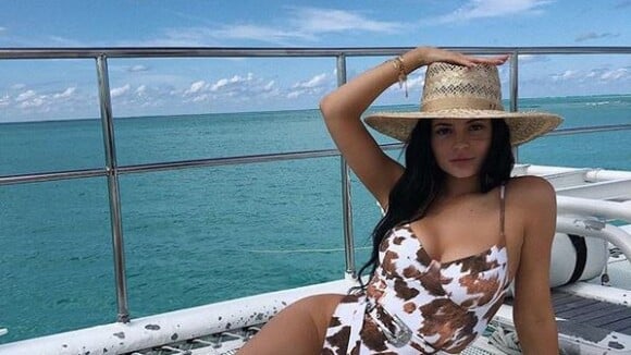 Kylie Jenner marquée : elle assume ses vergetures sur les seins et les fesses