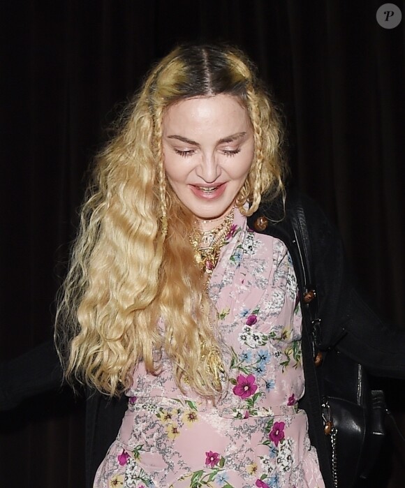 Exclusif - Madonna à la sortie du restaurant Casa Cruz avec un ami à 2h du matin dans le quartier de Notting Hill, à Londres, le 6 septembre 2018.