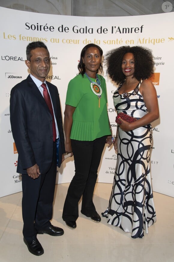 Exclusif - Laura Flessel et ses amis assistent à la soirée de gala de l'AMREF "Les femmes au coeur de la santé en Afrique" au Pavillon Cambon Capucines à Paris, le 15 octobre 2019.