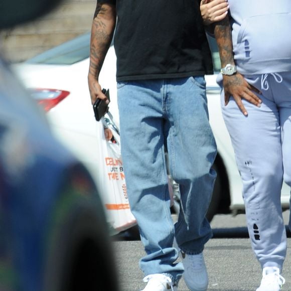 Exclusif - Amber Rose enceinte et son compagnon Alexander Edwards se rendent au restaurant Norms à Los Angeles, le 11 septembre 2019.