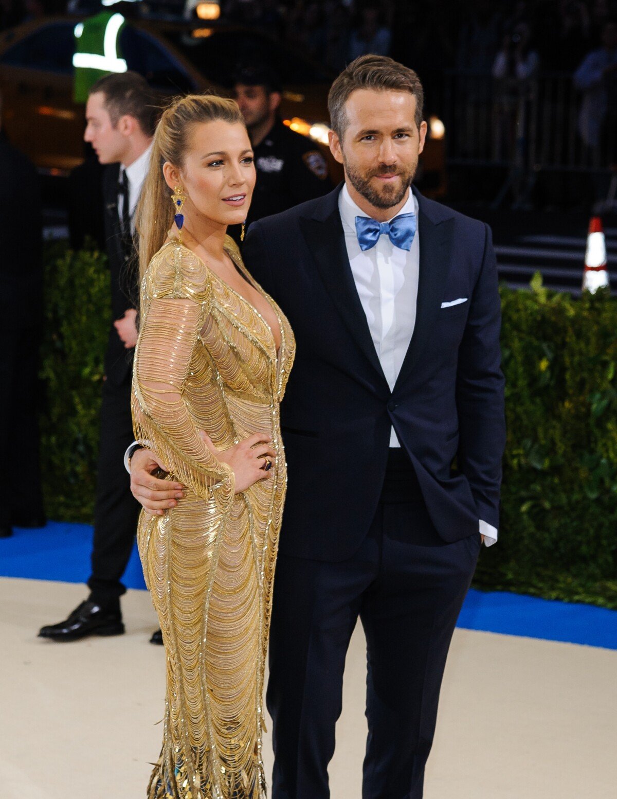 Photo Blake Lively Et Son Mari Ryan Reynolds Les Célébrités Arrivent Au Met 2017 Costume 