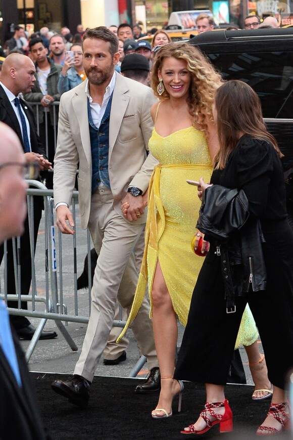 Blake Lively enceinte et son mari Ryan Reynolds arrivent à la première de "Pokemon Detective Pikachu" au Military Island sur Times Square à New York, le 2 mai 2019.