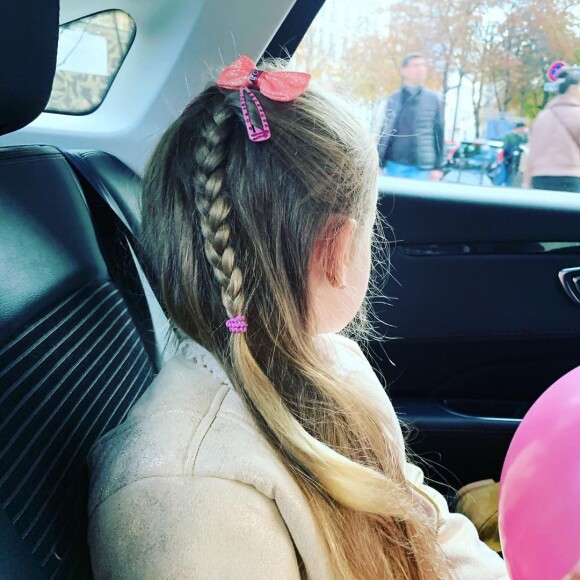 Carla Bruni dévoile sa fille, Giulia, sur Instagram. Photo publiée pour les 6 ans de la fillette, le 19 octobre 2019.