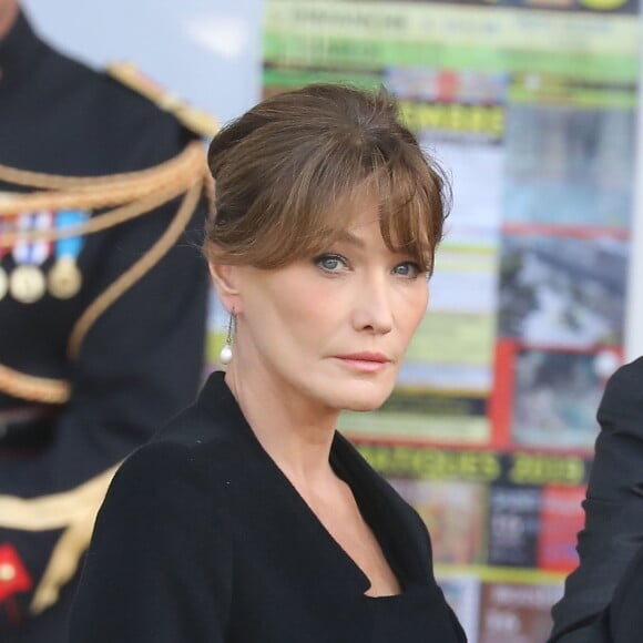 Carla Bruni Sarkozy - Arrivées en l'église Saint-Sulpice pour les obsèques de l'ancien président de la République Jacques Chirac à Paris. Un service solennel sera présidé par le président de la République. Le 30 septembre 2019 © Dominique Jacovides / Bestimage