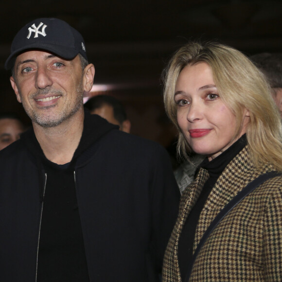 Tony Estanguet, Gad Elmaleh, Anne Marivin lors de la présentation du logo des Jeux Olympiques et Paralympiques "Paris 2024" dévoilé au cinéma Le Grand Rex à Paris, le 21 octobre 2019. Dans le logo sont cachés différents symboles : la médaille, la flamme et Marianne.