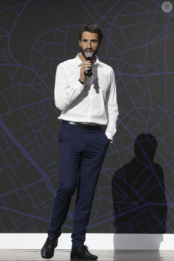 Tony Estanguet lors de la présentation du logo des Jeux Olympiques et Paralympiques "Paris 2024" dévoilé au cinéma "Le Grand Rex" à Paris, le 21 octobre 2019. Dans le logo sont cachés différents symboles : la médaille, la flamme et Marianne.
