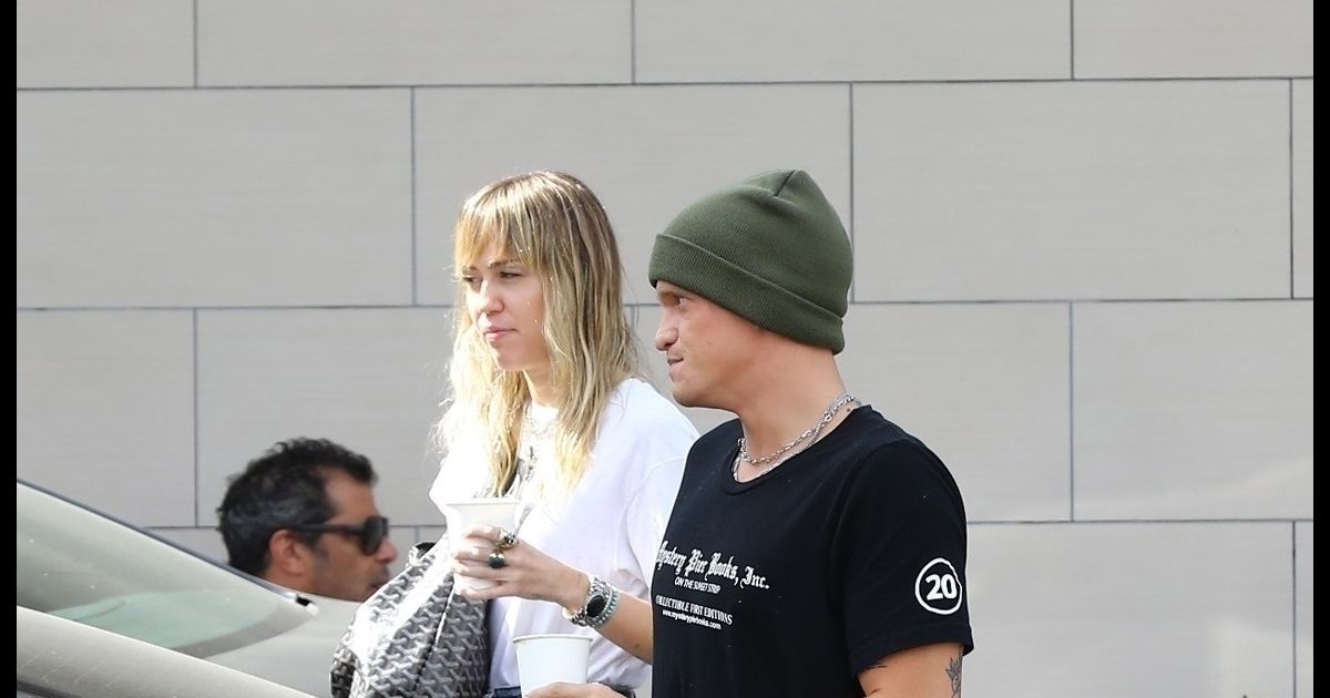 Miley Cyrus et son compagnon Cody Simpson dans les rues de Los Angeles ...