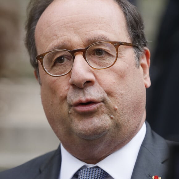 François Hollande - Sorties des obsèques de Jean-Michel Martial au cimetière du Père Lachaise à Paris. Le 23 octobre 2019.