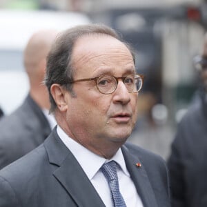 François Hollande - Sorties des obsèques de Jean-Michel Martial au cimetière du Père Lachaise à Paris. Le 23 octobre 2019.