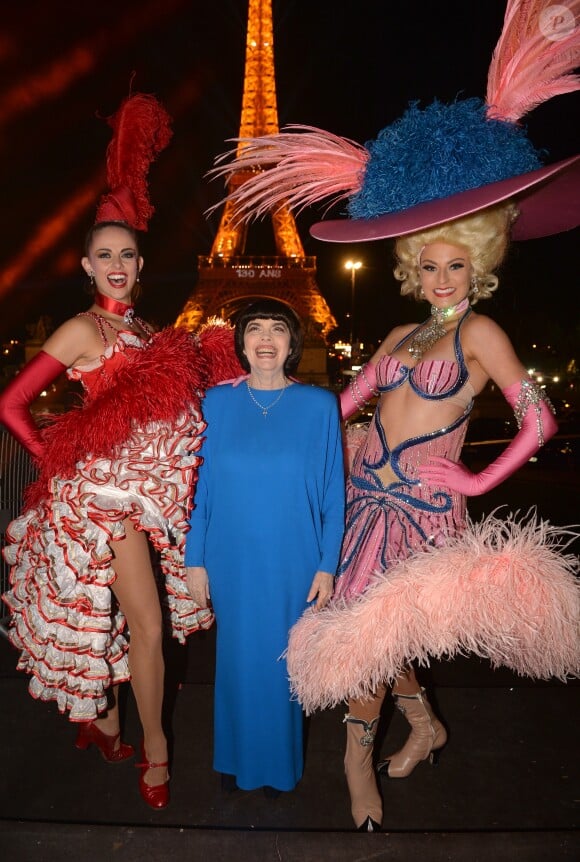 Exclusif - Mireille Mathieu et les danseuses du Moulin Rouge - Backstage du concert anniversaire des 130 ans de la Tour Eiffel à Paris, qui sera diffusé le 26 octobre sur France 2. Le 2 octobre 2019. © Perusseau-Veeren/ Bestimage