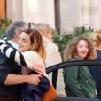 Exclusif - Emma Watson embrasse son père Chris dans les rues de Londres, le 22 octobre 2019.