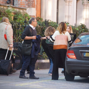 Exclusif - Emma Watson embrasse son père Chris dans les rues de Londres, le 22 octobre 2019.