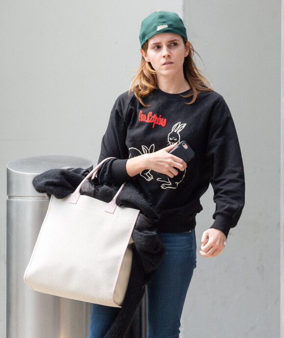 Exclusif - Emma Watson arrive à l'aéroport de JFK à New York, le 17 mai 2019.
