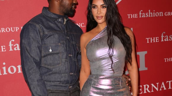 Kim Kardashian : Canon en robe argentée, avec son mari Kanye West