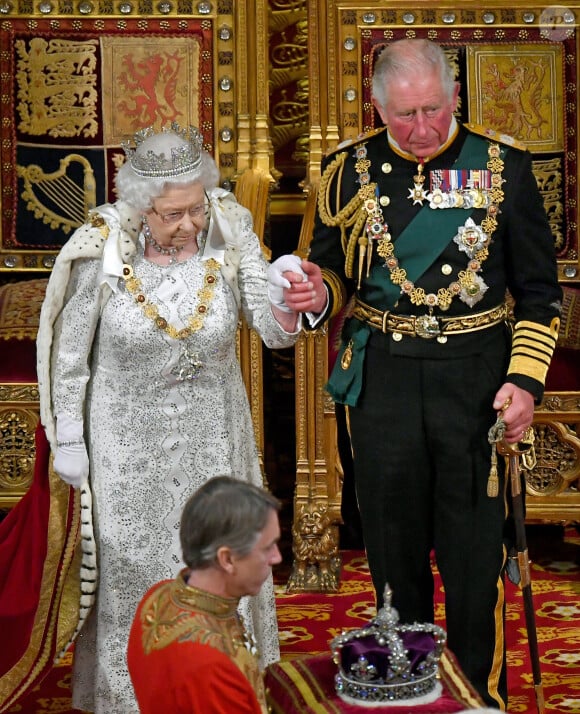 La reine Elisabeth II d'Angleterre et le prince Charles - La famille royale d'Angleterre lors de l'ouverture du Parlement au palais de Westminster à Londres. Le 14 octobre 2019