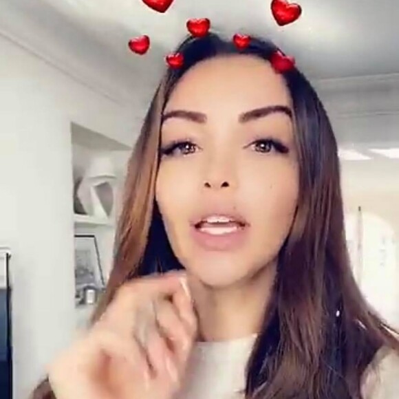 Nabilla dévoile son ventre ultra-plat après son accouchement le 26 octobre 2019.