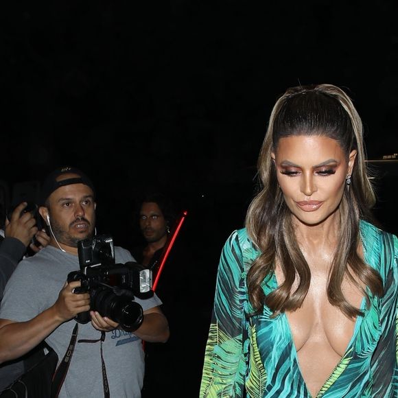 Lisa Rinna, déguisée en Jennifer Lopez vêtue d'une robe Versace, a assisté à la soirée d'Halloween de la marque de tequila Casamigos. Beverly Hills, Los Angeles, le 25 octobre 2019