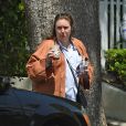 Exclusif - Lena Dunham est allée boire un café avec un mystérieux inconnu à Los Angeles, le 4 mai 2019