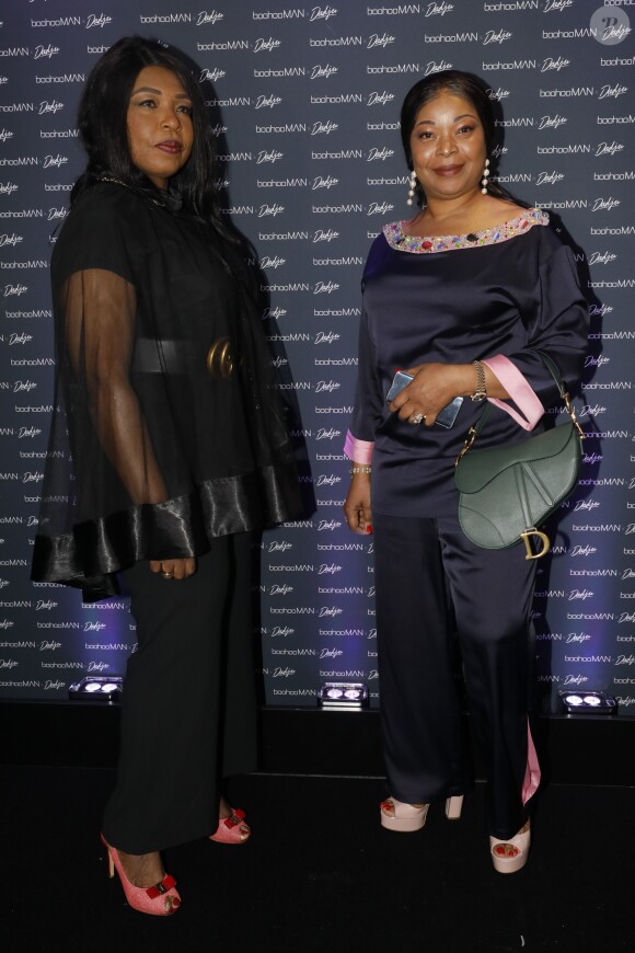 Dalida Nsungula (mère de Dadju) et sa soeur assistent à la soirée de lancement de la collection BoohooMan x Dadju à l'Institut du Monde Arabe à Paris, le 29 octobre 2019. © Veeren Ramsamy-Christophe Clovis/Beswtimage