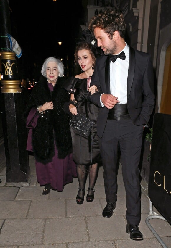 Helena Bonham Carter, son compagnon Rye Dag Holmbon et sa mère Elena Propper de Callejon - Les célébrités arrivent à la soirée 'The Harper's Bazaar Women Of The Year Awards' à l'hôtel Claridge's à Londres, le 29 octobre 2019.