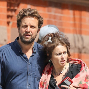 Exclusif - Helena Bonham Carter et son compagnon Rye Dag Holmboe font du shopping dans le quartier de Citarella à New York, le 3 juin 2019.