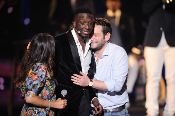 Exclusif - Joyce Jonathan, Ahmed Sylla et son ami d'enfance - Enregistrement de l'émission TV "La Chanson Secrète 3", qui sera diffusée le vendredi 1er novembre à 21h00 sur TF1. Après le succès de la première édition, "La Chanson Secrète", présentée par N.Aliagas et produite par DMLS TV, revient sur TF1. 10 artistes ne savent rien de ce qui va se passer pour eux ! Ils ont accepté de jouer le jeu, de se laisser totalement surprendre, émouvoir, parfois même déstabiliser car ils vont découvrir en même temps que les téléspectateurs une surprise : une chanson qui leur rappelle un souvenir important de leur vie revisitée et réinterprétée par un artiste. Les téléspectateurs seront aux premières loges pour vivre ces moments d'intimité musicale rare. Et, en bonus, de nombreux invités inattendus et des proches de l'artiste assis dans le fauteuil viendront l'émouvoir. Le 25 juin 2019 © Gaffiot-Perusseau / Bestimage