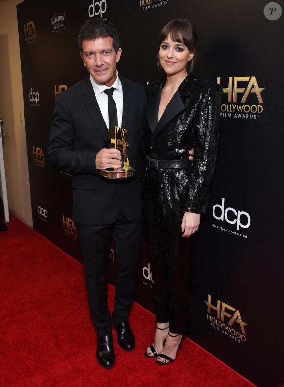 Antonio Banderas et Dakota Johnson lors des 23e Hollywood Film Awards au Beverly Hilton, à Los Angeles. Le 3 novembre 2019