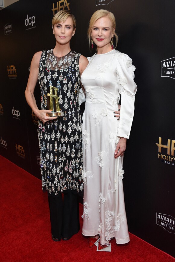 Charlize Theron et Nicole Kidman lors des 23e Hollywood Film Awards au Beverly Hilton, à Los Angeles. Le 3 novembre 2019