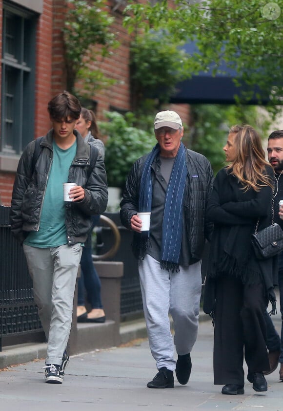 Exclusif - Richard Gere se promène avec son fils Homer et sa femme Alejandra Silva dans l'East Village à New York le 1er mai 2019.