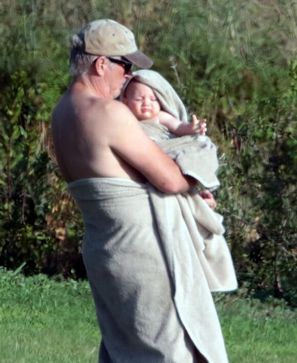 Exclusif - L'acteur américain Richard Gere profite de ses vacances en famille avec son nouveau-né son fils Alexander et sa femme Alejandra Silva dans une ferme en Toscane, Italie, le 6 août 2019.