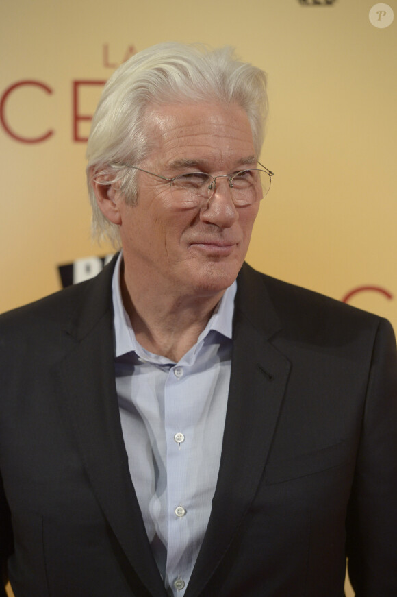 Richard Gere et sa compagne Alejandra Silva à la première de "The Dinner" au Capitol à Madrid le 11 decembre 2017.