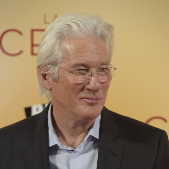 Richard Gere et sa compagne Alejandra Silva à la première de "The Dinner" au Capitol à Madrid le 11 decembre 2017.