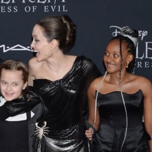 Angelina Jolie et ses enfants Shiloh Nouvel Jolie-Pitt, Vivienne Marcheline Jolie-Pitt, Zahara Marley Jolie-Pitt, Knox Léon Jolie-Pitt à la première de Maleficent : Mistress of Evil au théâtre El Capitan dans le quartier de Hollywood à Los Angeles, le 30 septembre 2019