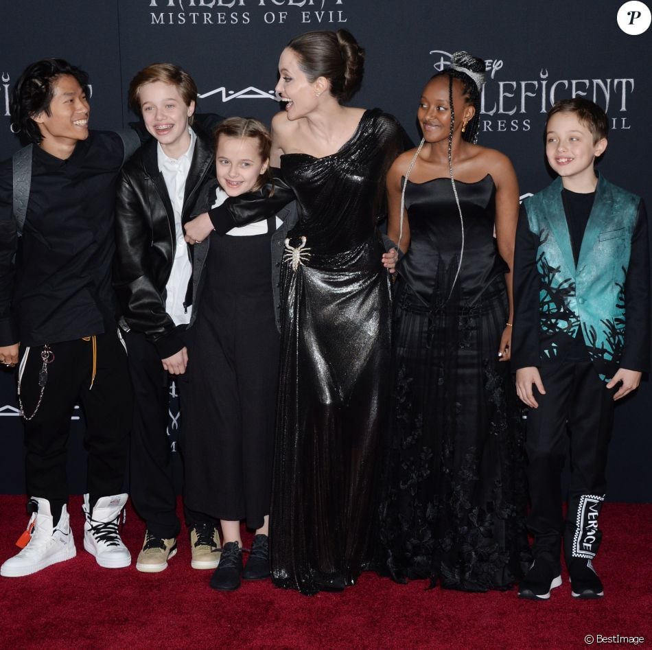 Angelina Jolie Et Ses Enfants Shiloh Nouvel Jolie Pitt Vivienne Marcheline Jolie Pitt Zahara