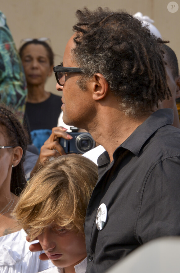 Exclusif - Joalukas Noah et Yannick Noah - Messe en la paroisse Sainte-Marie Médiatrice d'Etoudi pour les obsèques de Zacharie Noah à Yaoundé au Cameroun le 17 janvier 2017.