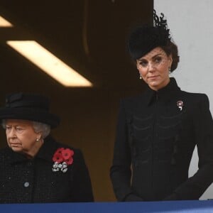 Elizabeth II et Kate Middleton - La famille royale réunie pour le Remembrance Sunday Service, au Cénotaphe de Londres, le 10 novembre 2019.