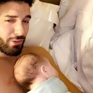 Thomas Vergara avec son fils Milann dans leur nouvelle maison de Dubaï le 10 novembre 2019.