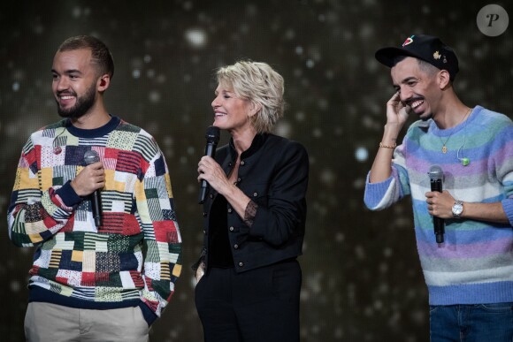 Exclusif - Bigflo et Oli, Sophie Davant - Enregistrement de l'émission "La Lettre" au Théâtre du Châtelet à Paris, qui sera diffusée le 16 novembre sur France 2. Le 23 octobre 2019 Les stars se mettent au service d'anonymes pour honorer des personnes ordinaires au tempérament extraordinaire en les surprenant sur la scène du théâtre du Châtelet et chez eux, dans leur vie de tous les jours, pour les remercier et leur faire vivre des moments d'émotion inoubliables... Nous avons tous autour de nous des héros du quotidien qui se dévouent modestement pour les autres et donnent de leur temps, sans rien attendre en retour. Depuis plusieurs semaines, France 2 a donné l'opportunité aux téléspectateurs d'écrire une lettre adressée à la star préférée d'un de leurs proches méritants. Après avoir reçu de nombreux courriers, chacune des stars va choisir la Lettre qui l'a le plus touchée et rendre hommage à un anonyme en le surprenant, avec la complicité de l'auteur de la lettre, sur la scène du théâtre du Châtelet ou en plein coeur de son intimité. © Cyril Moreau / Bestimage