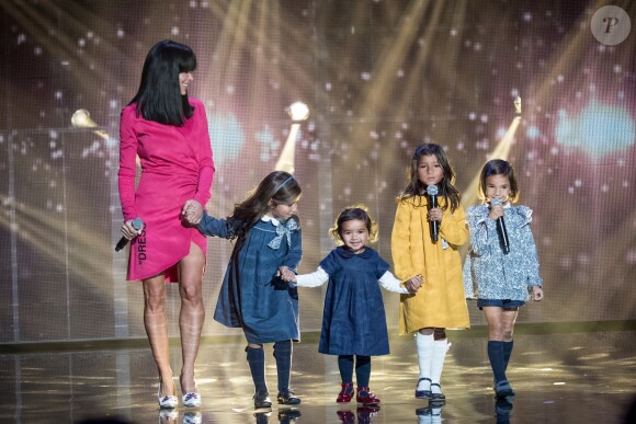 Exclusif - Jenifer Bartoli - Enregistrement de l'émission "La Lettre" au Théâtre du Châtelet à Paris, qui sera diffusée le 16 novembre sur France 2. Le 23 octobre 2019 Les stars se mettent au service d'anonymes pour honorer des personnes ordinaires au tempérament extraordinaire en les surprenant sur la scène du théâtre du Châtelet et chez eux, dans leur vie de tous les jours, pour les remercier et leur faire vivre des moments d'émotion inoubliables... Nous avons tous autour de nous des héros du quotidien qui se dévouent modestement pour les autres et donnent de leur temps, sans rien attendre en retour. Depuis plusieurs semaines, France 2 a donné l'opportunité aux téléspectateurs d'écrire une lettre adressée à la star préférée d'un de leurs proches méritants. Après avoir reçu de nombreux courriers, chacune des stars va choisir la Lettre qui l'a le plus touchée et rendre hommage à un anonyme en le surprenant, avec la complicité de l'auteur de la lettre, sur la scène du théâtre du Châtelet ou en plein coeur de son intimité. © Cyril Moreau / Bestimage