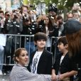 Eddy et Nelson Angelil - Celine Dion quitte l'hôtel Royal Monceau avec ses enfants et va prendre un jet privé au Bourget, le 10 août 2017.