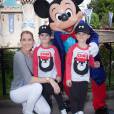 Céline Dion s'est rendu à Disneyland d'Anaheim en Californie avec ses jumeaux Nelson et Eddy, le 14 octobre 2015