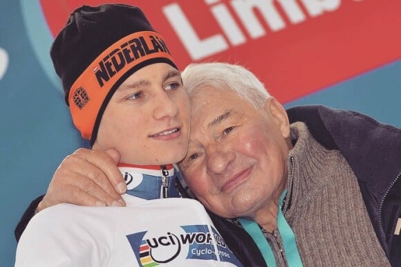 Mathieu der Van Poel a publié une photo avec son grand-père Raymond Poulidor sur Instagram le 13 novembre 2019. L'ancien cycliste est décédé à l'âge de 83 ans.